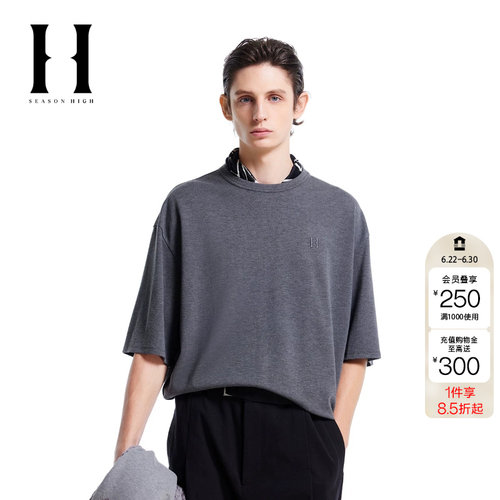 绫致SEASON HIGH直筒舒适时尚出街精致立体字母刺绣短袖T恤男