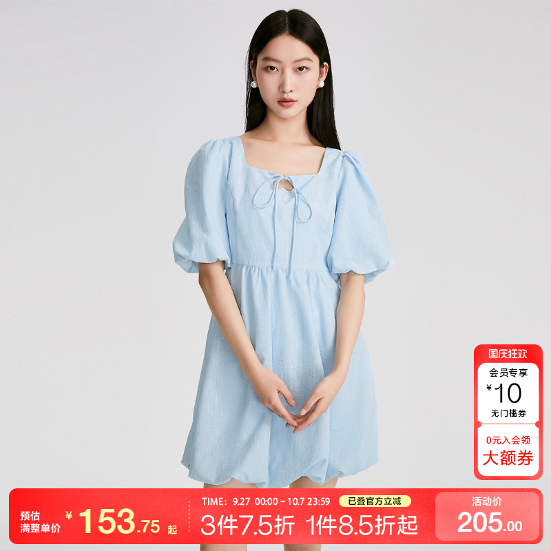 娃娃裙花苞泡泡袖方领