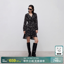 绫致ONLY2025夏季新款浪漫印花不规则下摆V领长袖连衣裙女