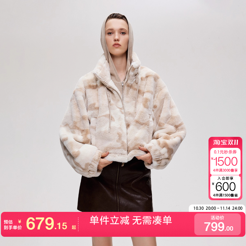 绫致ONLY2025秋季新款个性迷彩宽松短款毛绒棉服外套女