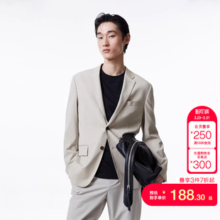 tq区杰克琼斯春夏略平驳领领型纽扣门襟后中开衩休闲西服