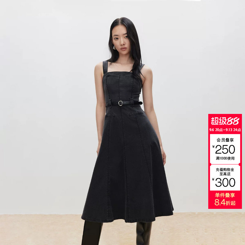 绫致ONLY秋冬新款潮酷PU拼接肩带中长款牛仔裙连衣裙女