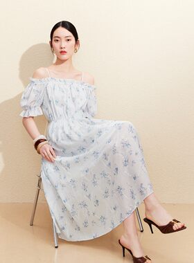 绫致Vero Moda连衣裙26夏季露肩荷叶边领口泡泡短袖印花长裙