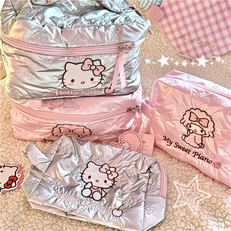 三丽鸥KITTY必爱诺小羊羽绒布刺绣化妆箱旅行便携丝带甜美手拿包,收纳整理,化妆包,淘宝优惠券,粉丝福利购,淘宝优惠卷