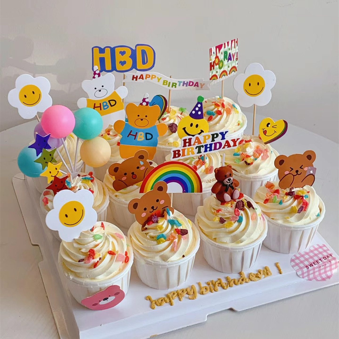 小熊HBD可爱纸杯蛋糕装饰ins彩色毛球迷你帽生日纸牌杯子蛋糕插件