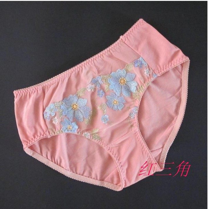 出口韩国纯棉内裤刺绣小花中腰三角裤女包臀透气宽松肉粉弹力舒适,女士内衣/男士内衣/家居服,女三角裤,淘宝优惠券,粉丝福利购,淘宝优惠卷