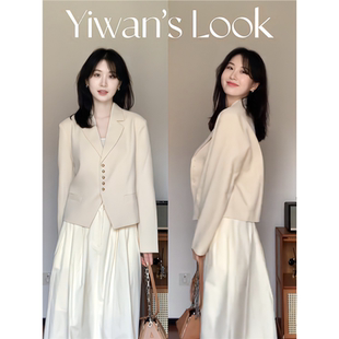 【现货秒发】秋季新款高腰显瘦半身裙伞裙金扣短款西装外套套装