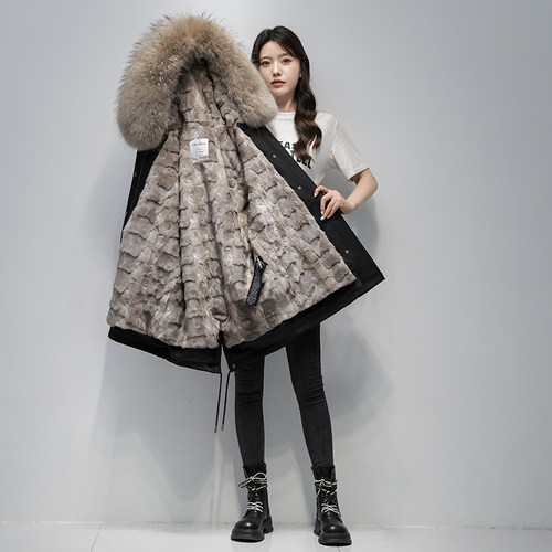 海宁2025年冬季可脱卸派克服女