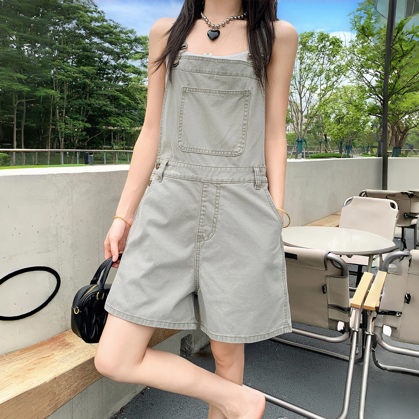 韩版盐系小个子休闲减龄工装背带短裤女夏季慵懒风灰色百搭连体裤