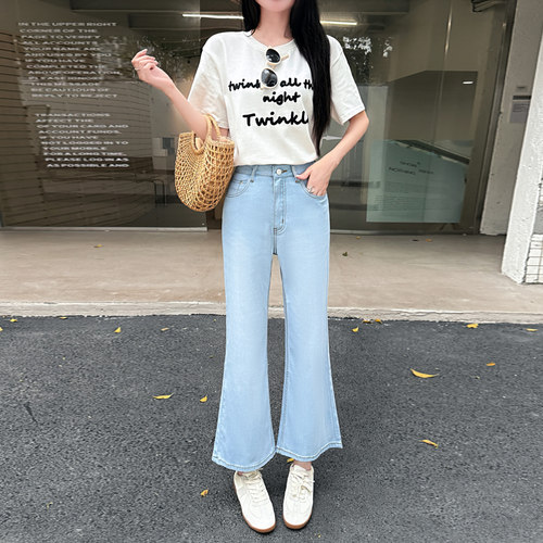 浅蓝色八分小个子微喇叭牛仔裤女