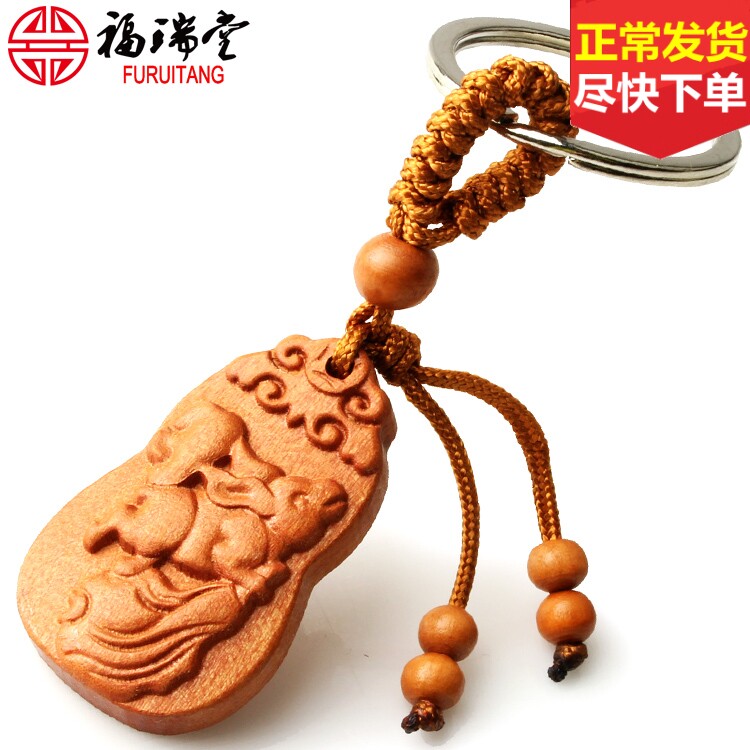 2024年属狗人的双兔护岁吊坠生肖兔饰品吉祥物桃木小兔子饰物挂件