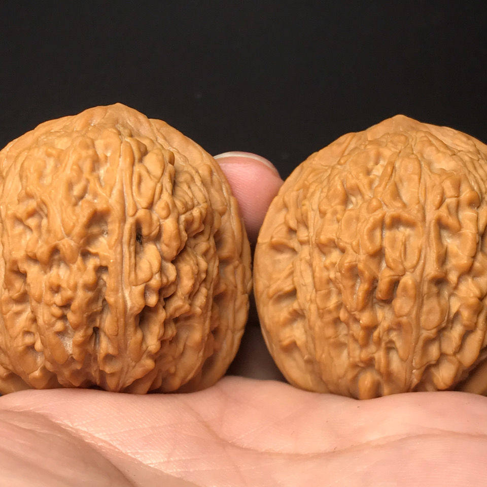 【绣球狮子头】野生小众分量沉无修配对上色快文玩核桃手把玩古玩