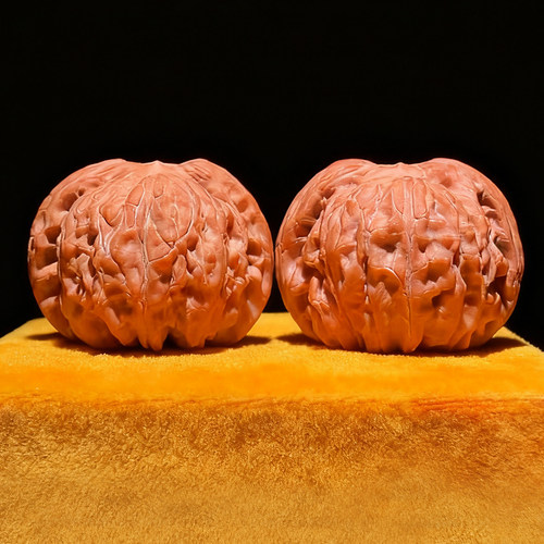 特价天然核桃手把件文玩小众木作