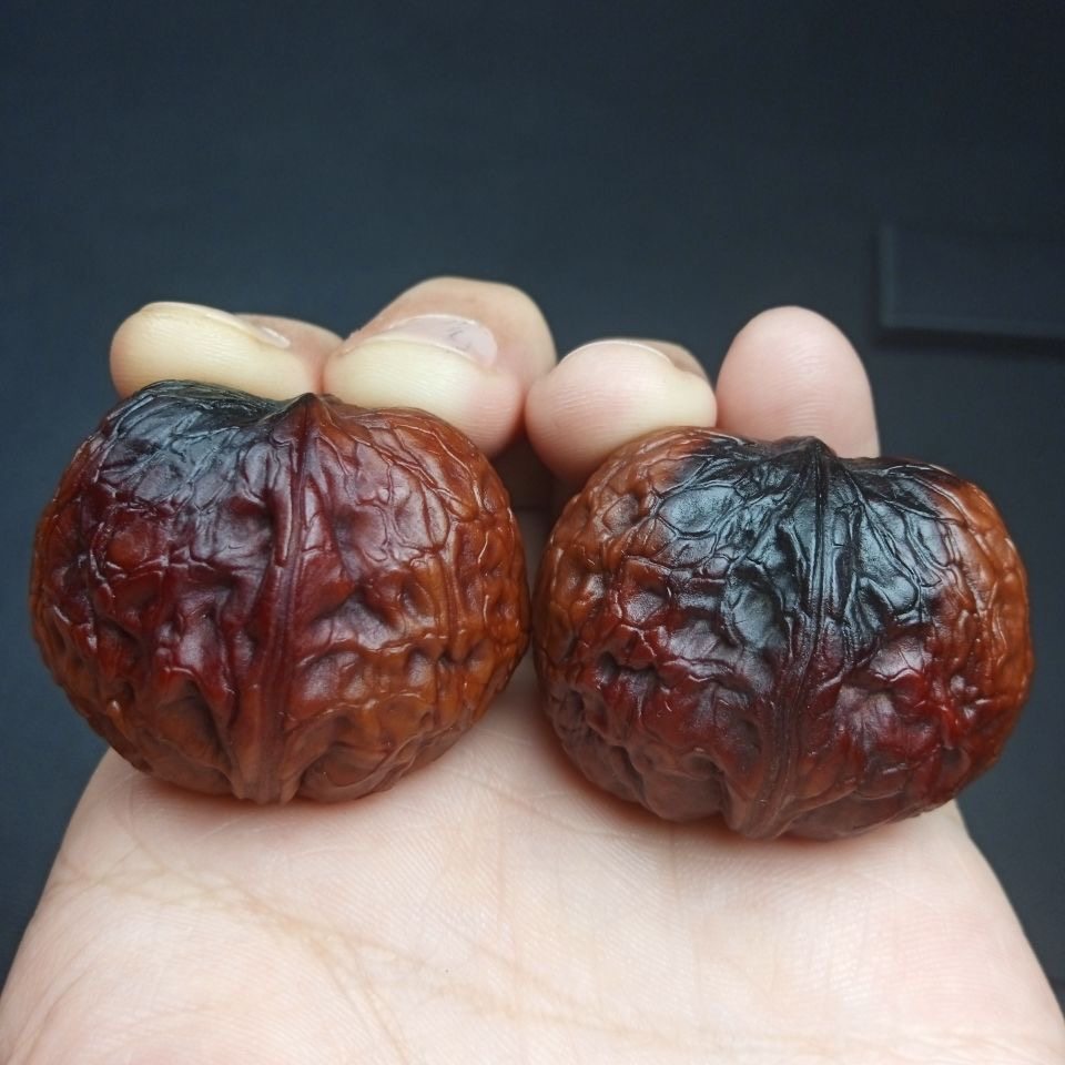野外生云南铁核桃【七彩龙珠】37mm一对文玩手把件自然生长落地果