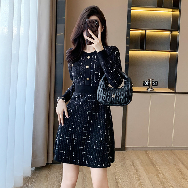 名媛小香风针织连衣裙女秋季新款2024圆领腰长袖显瘦毛衣A字黑裙