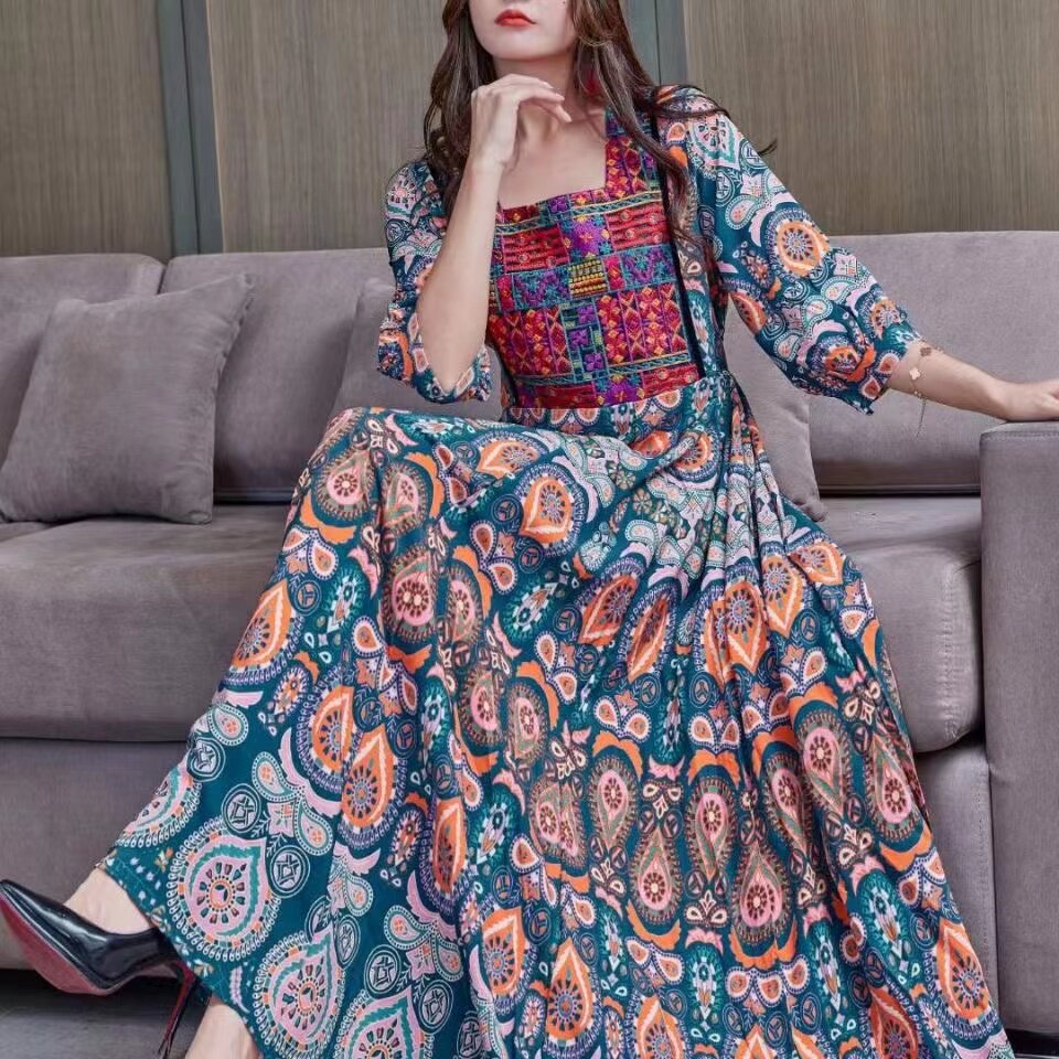 西域风服饰云南大理丽江西双版纳民族风三亚旅游度假刺绣印花长裙