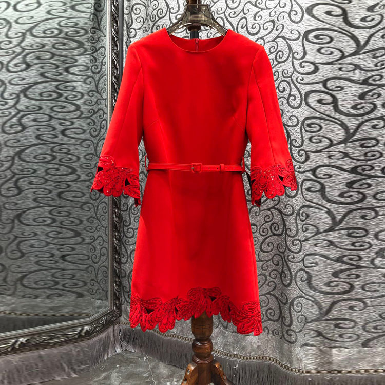 初溯家2026早春新款欧货女镂空刺绣花朵拼接收腰七分袖气质连衣裙