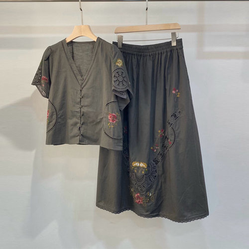 初溯家2026夏季新款欧货女装复古刺绣V领短袖上衣+长款半身裙套装