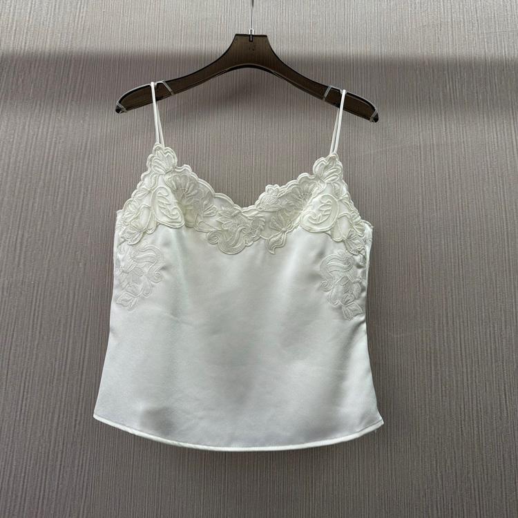 初溯2025春夏新品欧货女装V领绣花蕾丝花边吊带背心内搭打底上衣