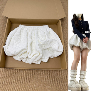 白色温柔感韩系花苞短裤女秋冬2026新款百搭休闲裙裤显瘦高腰靴裤