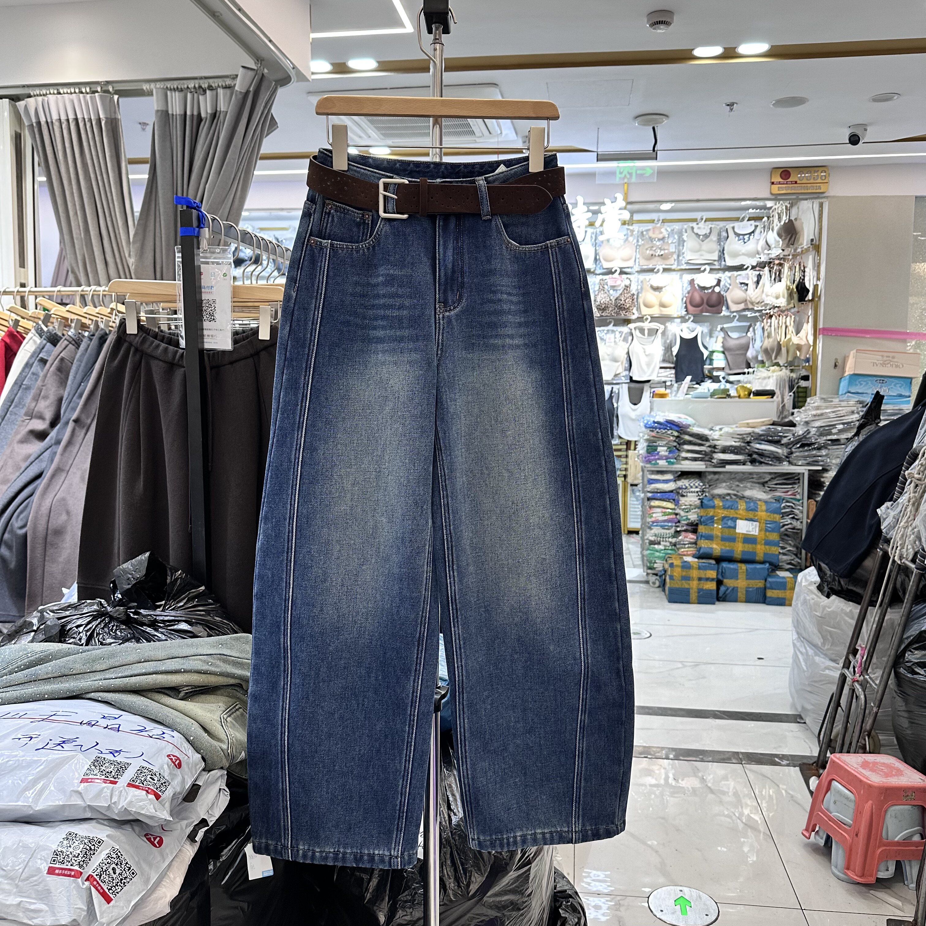 DF6033正品复合绒阔腿牛仔裤