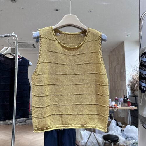卷边横条松弛感冰麻针织背心
