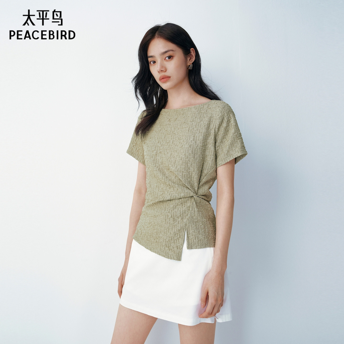 太平鸟肌理感面料圆领通勤短袖T恤女2026夏装新款围裹式品质上衣