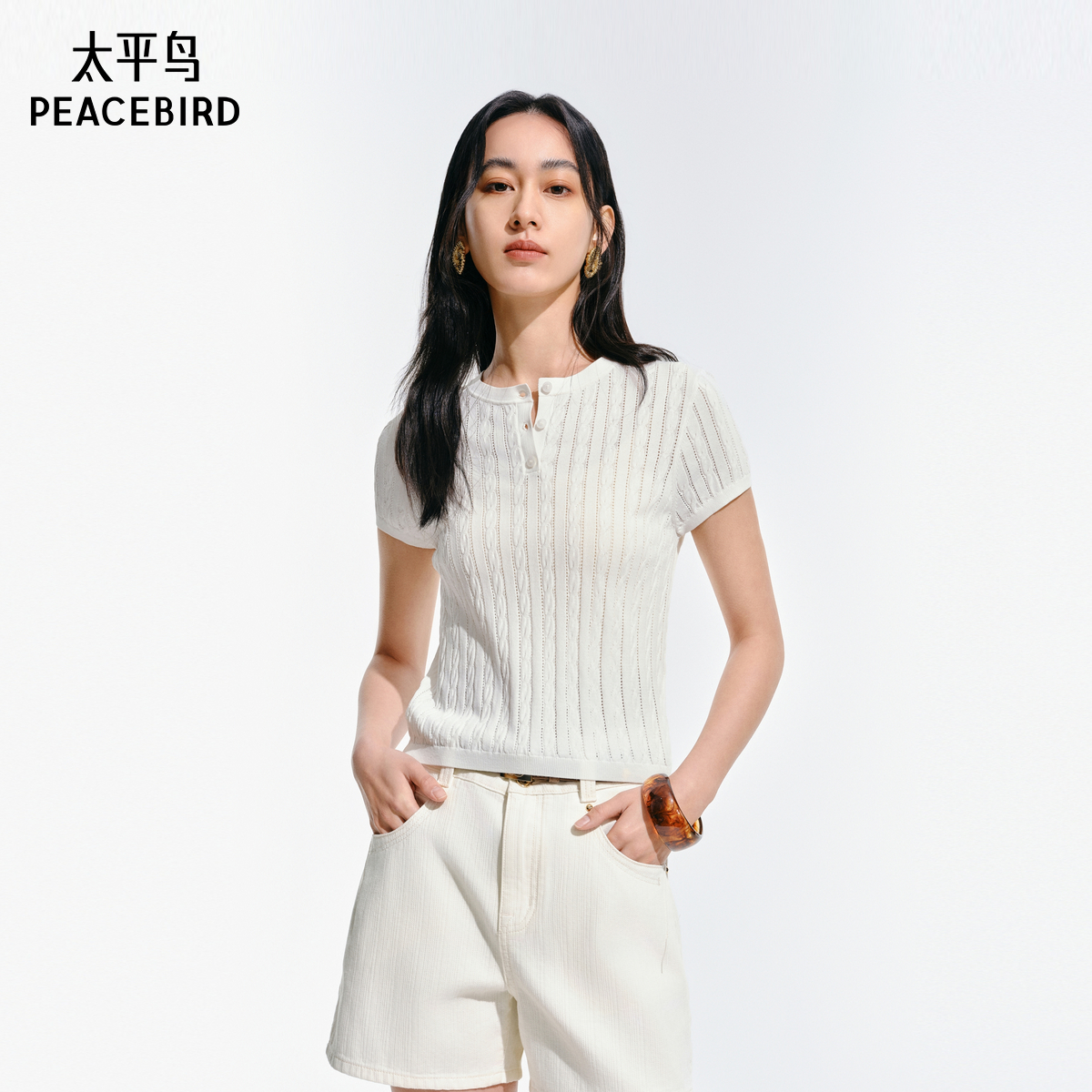 太平鸟短袖V领绞花针织衫