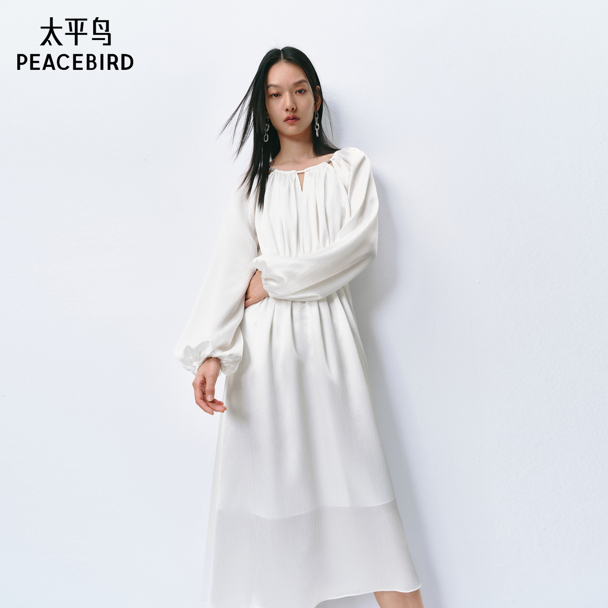 太平鸟法式度假风连衣裙