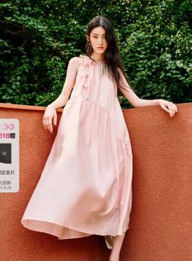 【商场同款】太平鸟粉色挂脖连衣裙女夏季法式温柔长裙A1FAG2634