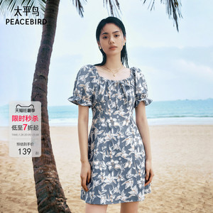 太平鸟女装法式方领连衣裙夏新款简约气质提花牛仔裙洋气小众短裙