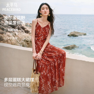 太平鸟波尔多花野红色吊带碎花连衣裙女夏季 沙滩裙度假风裙子长裙