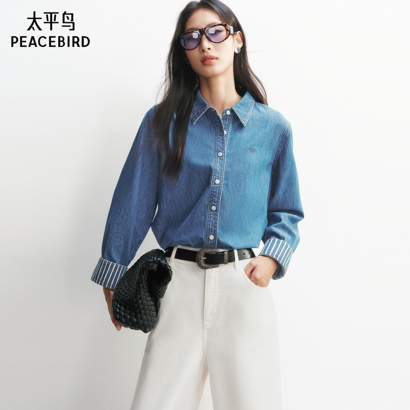 太平鸟长袖微阔牛仔衬衫26春季女士新款袖口内里条纹撞色时尚衬衣