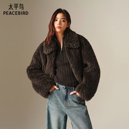 太平鸟翻领夹克式深杏棕仿裘皮直筒外套女A3AEF4407