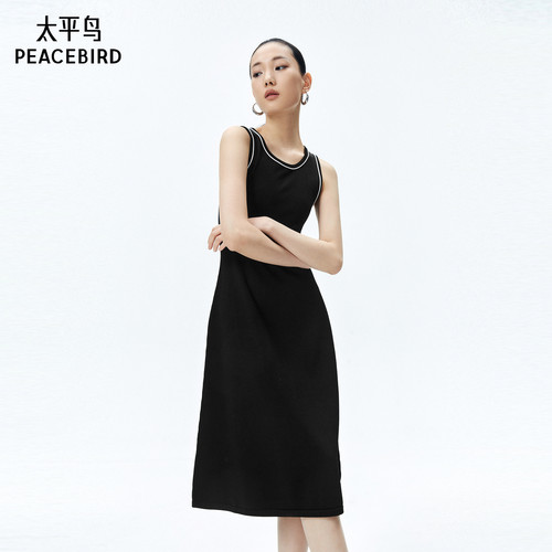 太平鸟女装2025年春季款纸片人连衣裙A1FAE1352