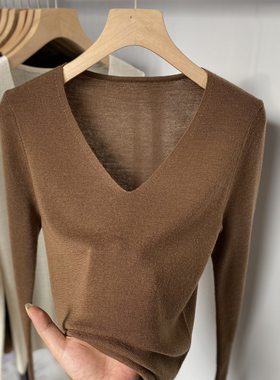 100纯羊毛内搭针织上衣秋冬季修身薄款V领超细美丽诺打底衫女长袖