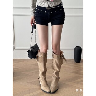 大筒围堆堆靴尖头长筒裤管靴女2026春秋新款粗跟皮带扣炸街时装靴