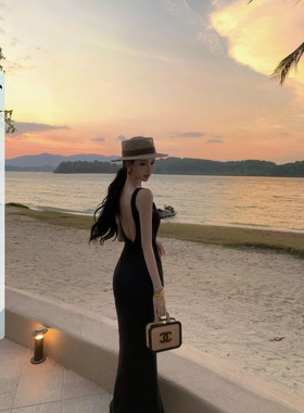 JAYKY YANG【曲线回廊】大U领加宽肩带吊带裙女设计感收腰连衣裙