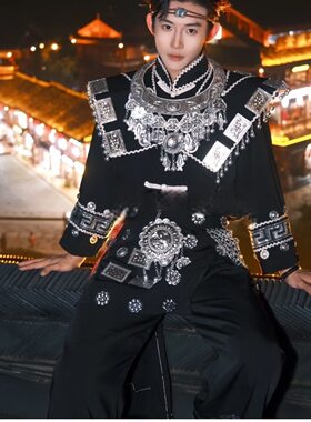 新款摄影服古城旅拍炫酷服装男苗族服饰民族特色牛角服饰男生套装