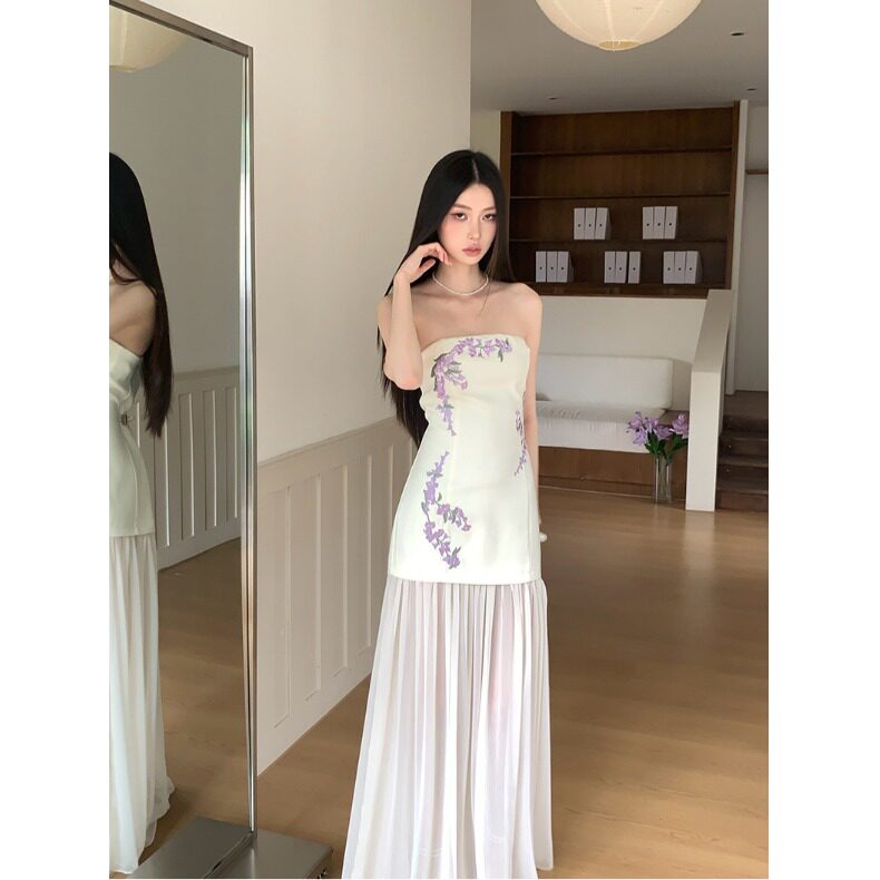 白色刺绣抹胸连衣裙女夏收腰一字露肩长款拼接纱裙图片