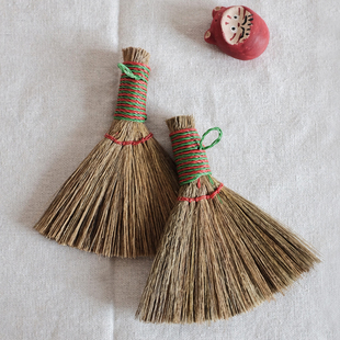 轻轻士多|日系扫除力天然芒草手工编织迷你扫把桌面扫把可作挂件