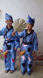 新款十一表演服儿童活佛济公演出服叫花子乞丐服装小济公服装佛珠