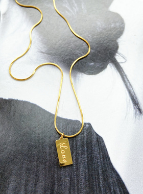 钛钢项链 小方牌字母项链女ins简约锁骨链轻奢小众不褪色镀14K金