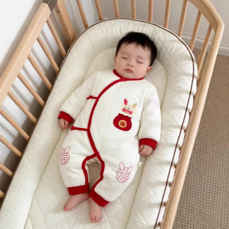 新生儿纯棉Aa类服装初生宝宝百天满月衣服月子中心婴儿无骨连体衣
