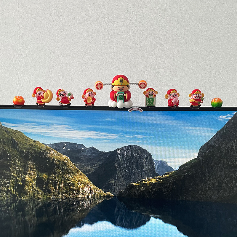 电视机上的小摆件显示屏电脑趴趴摆件小饰品桌面工位解压屏幕装饰