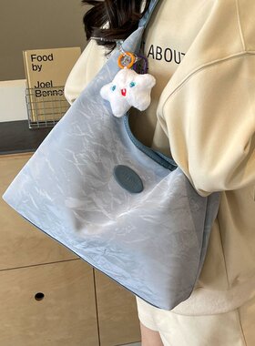 2026夏季新款带挂件拉链均码单肩包PU2025年春季托特包纯色女包