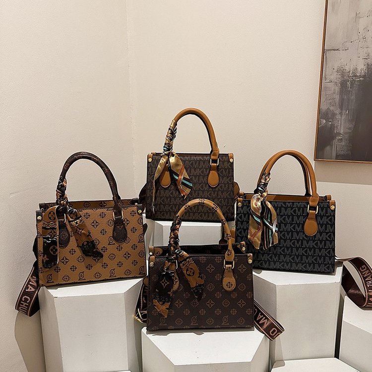 2025冬季新款L8卡其色MK棕色女单肩斜挎手提包MK黑色2