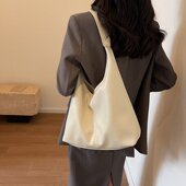 潮流泥色纯色托特包单肩包PU均码 拉链拼接时尚 女包 新款 2026春季