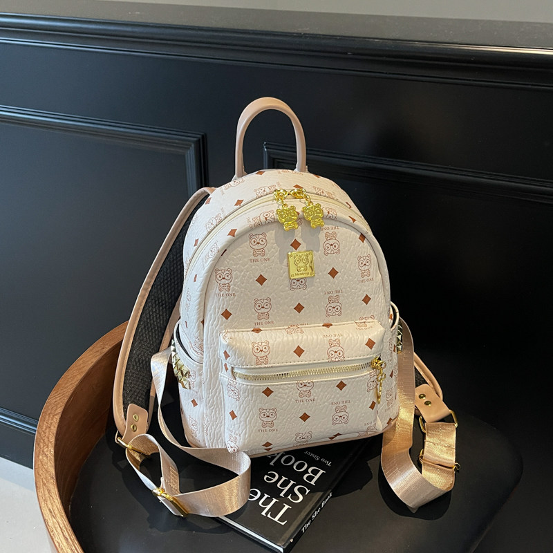 德国BLOM高级感女式时尚2025新款小众单肩托特包通勤小熊双肩包