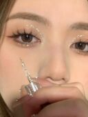 这小碎钻是要怎样 flortte花洛莉亚液体眼影08牛郎平替爆闪银河